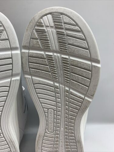 New Balance Womens 577 White Walking Shoes Lace-up Athletic Sneakers 9 Wide