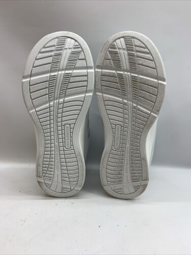 New Balance Womens 577 White Walking Shoes Lace-up Athletic Sneakers 9 Wide