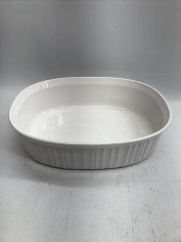 Le Creuset Stoneware Heritage Covered Oval Casserole w/Lid 10”x3” White 4 Quart