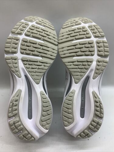 Women's Mizuno Wave Legacy Running Shoes in White/Gray Size 8 Lace-up Sneaker