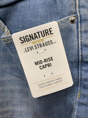 Signature by Levi Strauss & Co. Women's Mid Rise Capri Jeans Blue Pants Size 14