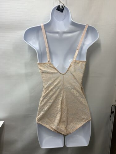 Bali Women's Lace Bodybriefer Shaper Style DF8L10 Size 36B Beige Smoothing Lace