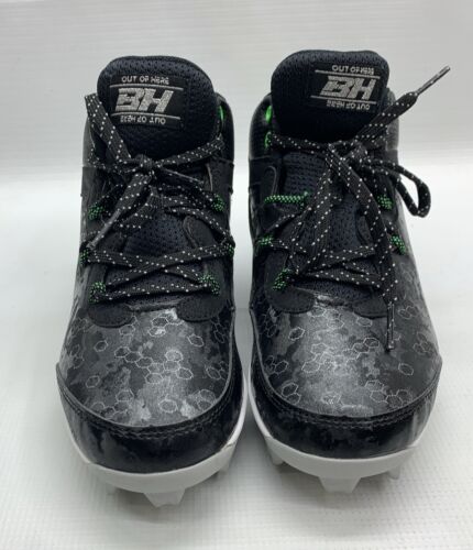 Under Armour Boy's Harper 8 Mid TPU Jr Baseball Shoe Size 5.5 Y Black Lace-up