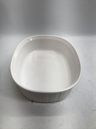 Le Creuset Stoneware Heritage Covered Oval Casserole w/Lid 10”x3” White 4 Quart